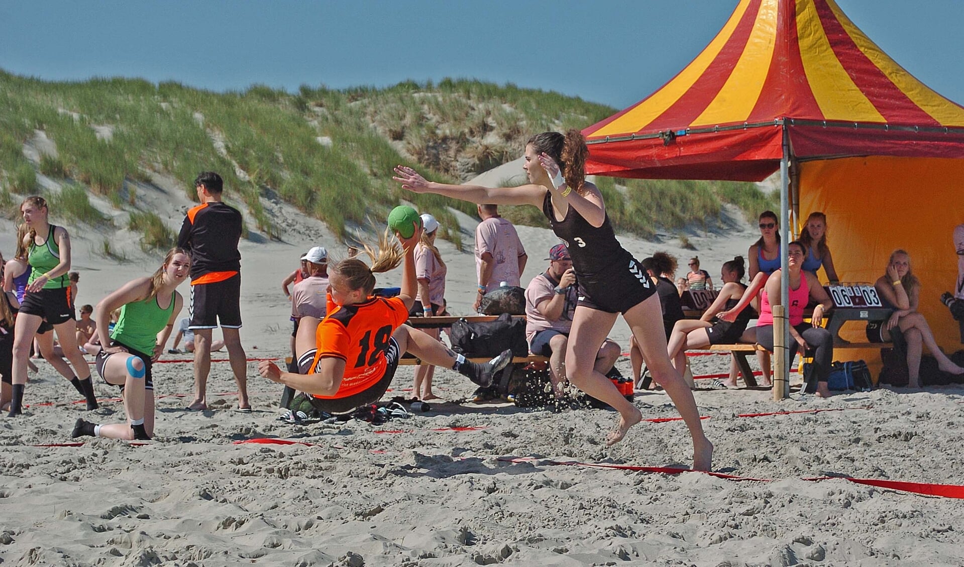 Een speelster van Aeolus stijlvol in actie. 