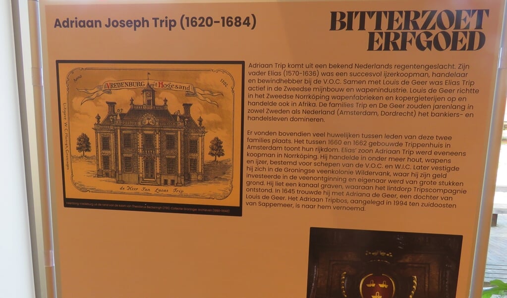Een van de panelen vertelt het verhaal van Adriaan Trip, met daarbij een afbeelding van het herenhuis ‘Vredeburg op ’t Hogesant’.