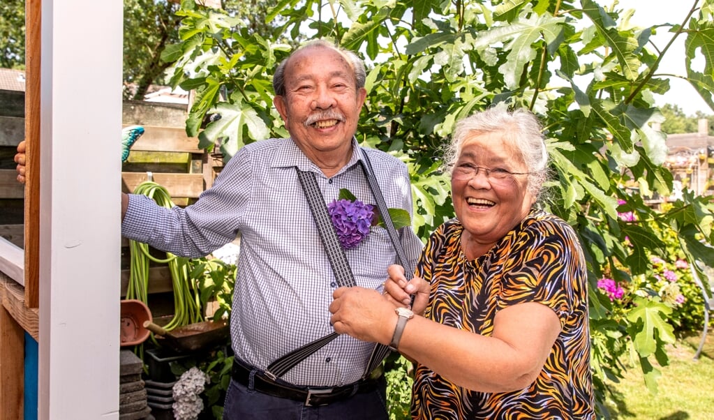 Eric en Maudy Willemsen zijn na 60 jaar nog steeds erg blij met elkaar. (foto: Auniek Klijnstra) 