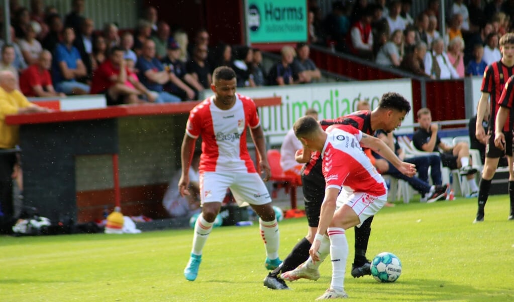 VV Hoogezand was zaterdag kansloos tegen FC Emmen.