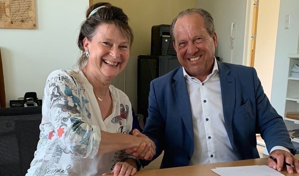  Ger van Langen en Marjan Minnesma hebben de samenwerkingsovereenkomst getekend.