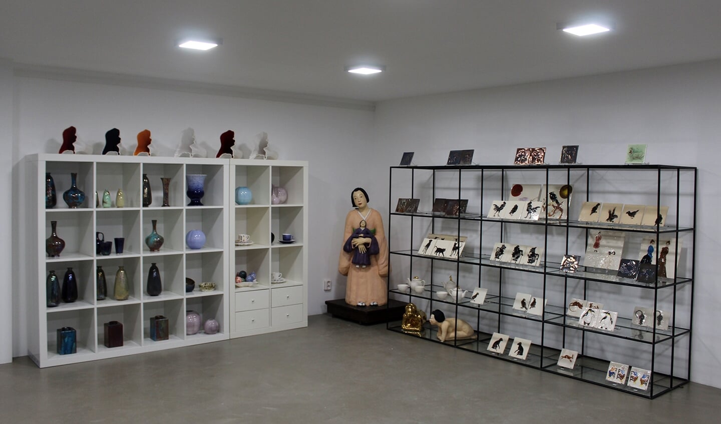 De galerie in Nieuw-Buinen is uitgebreid in verband met het verwerven van nieuwe collecties.