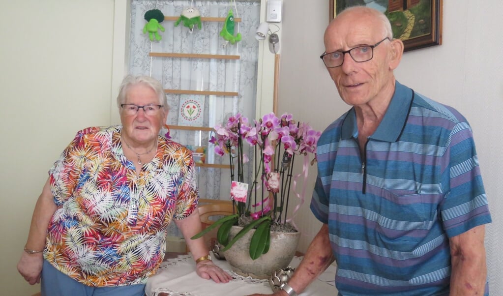 Het echtpaar Tuizenga uit Hoogezand was gisteren zestig jaar getrouwd.