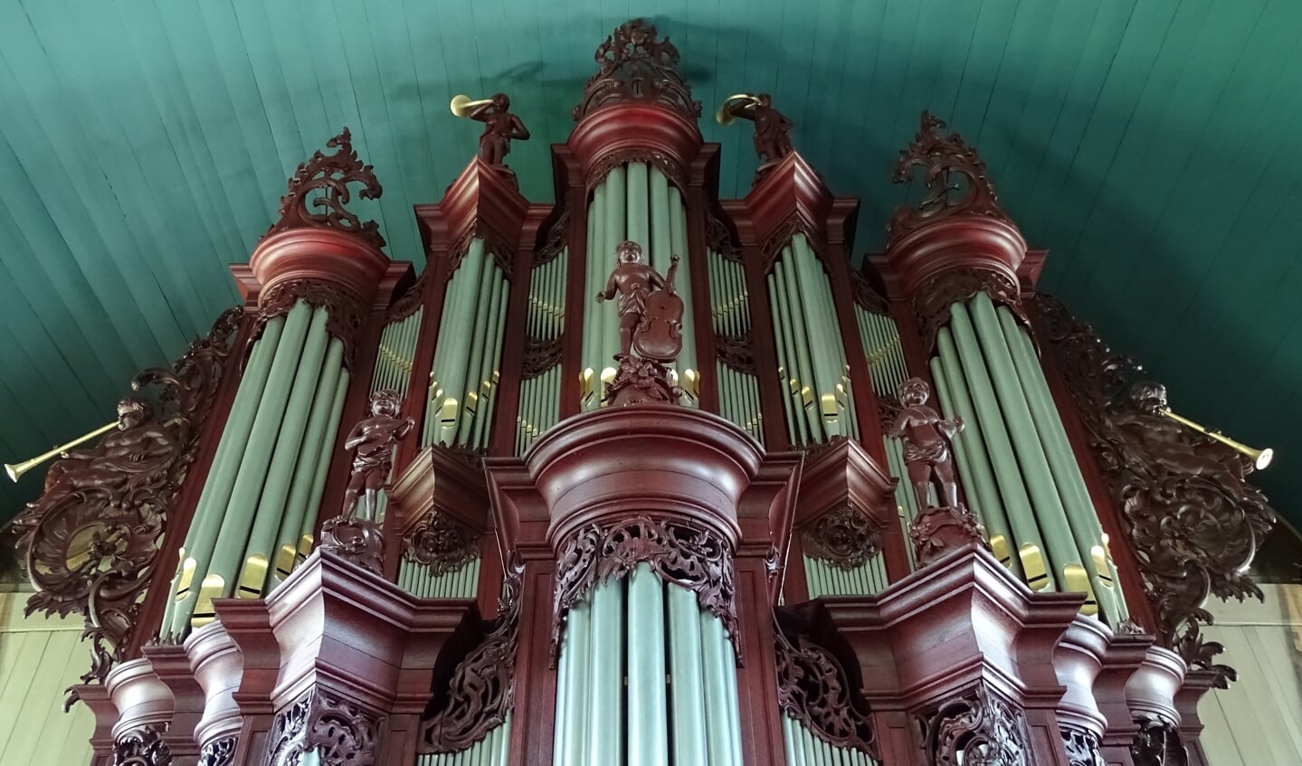 Het front van het Hinsz-orgel in Midwolda dat 250 jaar bestaat.