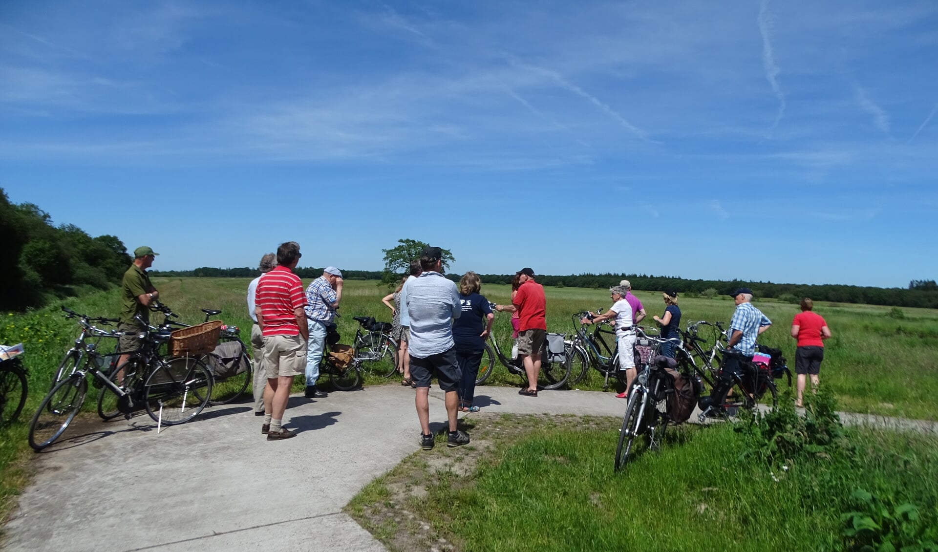 Nationaal Park Drentsche Aa neemt belangstellenden mee voor een fietstocht langs de benedenloop van de Drentsche Aa. (foto Nationaal Park Drentsche Aa)