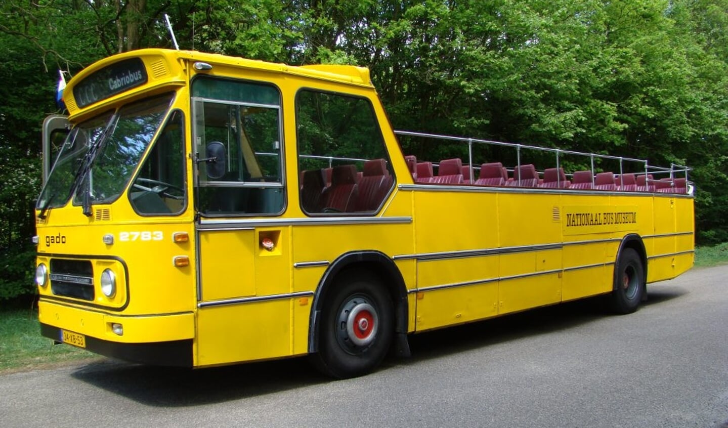 Wie zich tijdens Struun'n in Valthermond wil laten vervoeren, kan gebruik maken van de cabriobus.