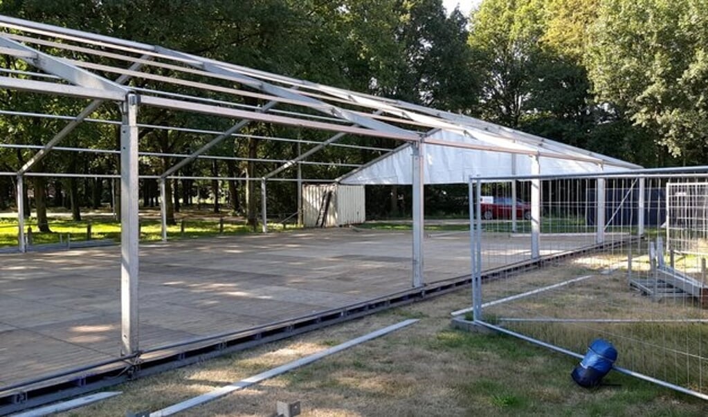 De tweede tent aan de Manegelaan is weer afgebroken. (foto: gemeente Stadskanaal)