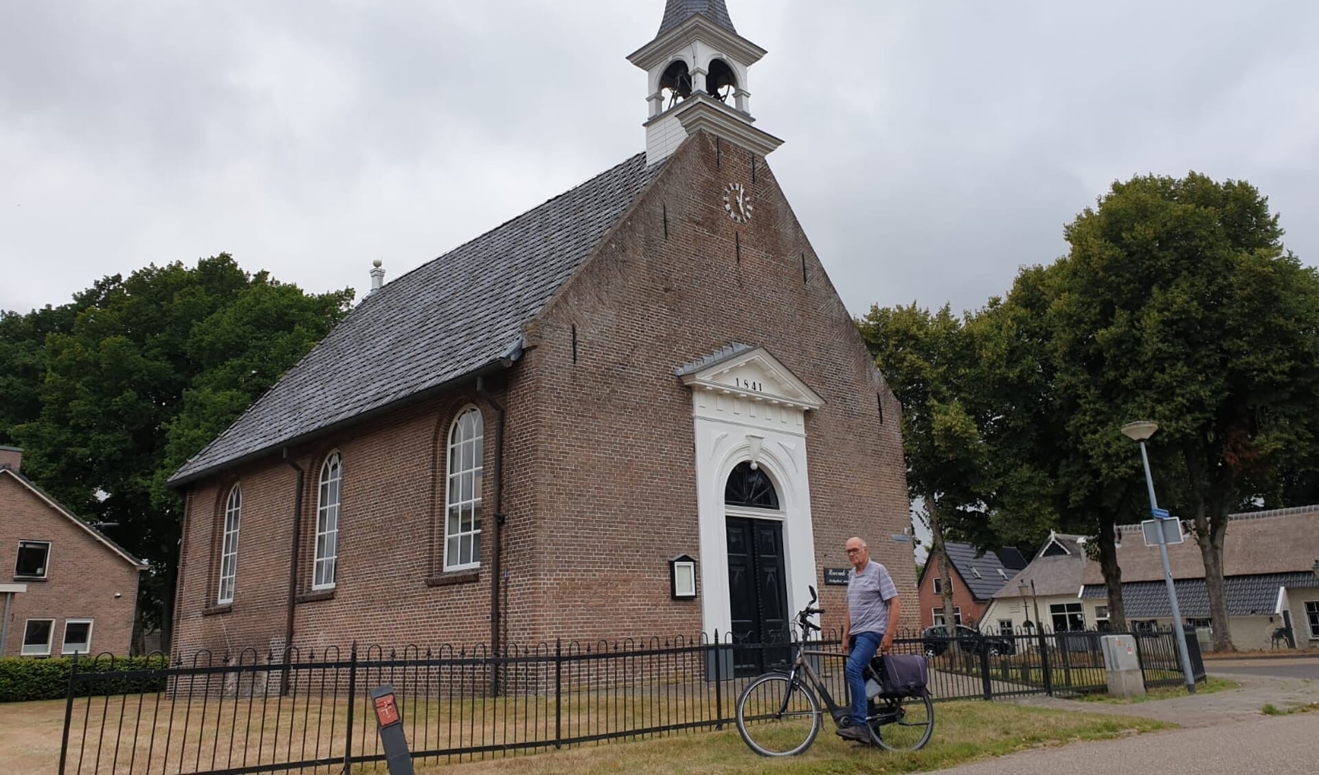 Jan Willem Braams heeft speciaal voor de Open Monumentendagen een fietsroute ontwikkeld. (foto: gemeente Aa en Hunze)