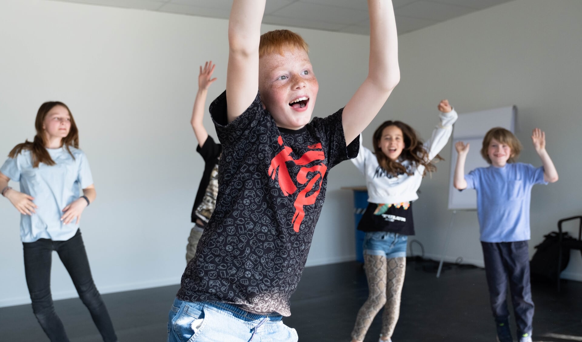 Kinderen kunnen tijdens de open dag vrijblijvend kennismaken met theater. (foto: Nienke Maat)