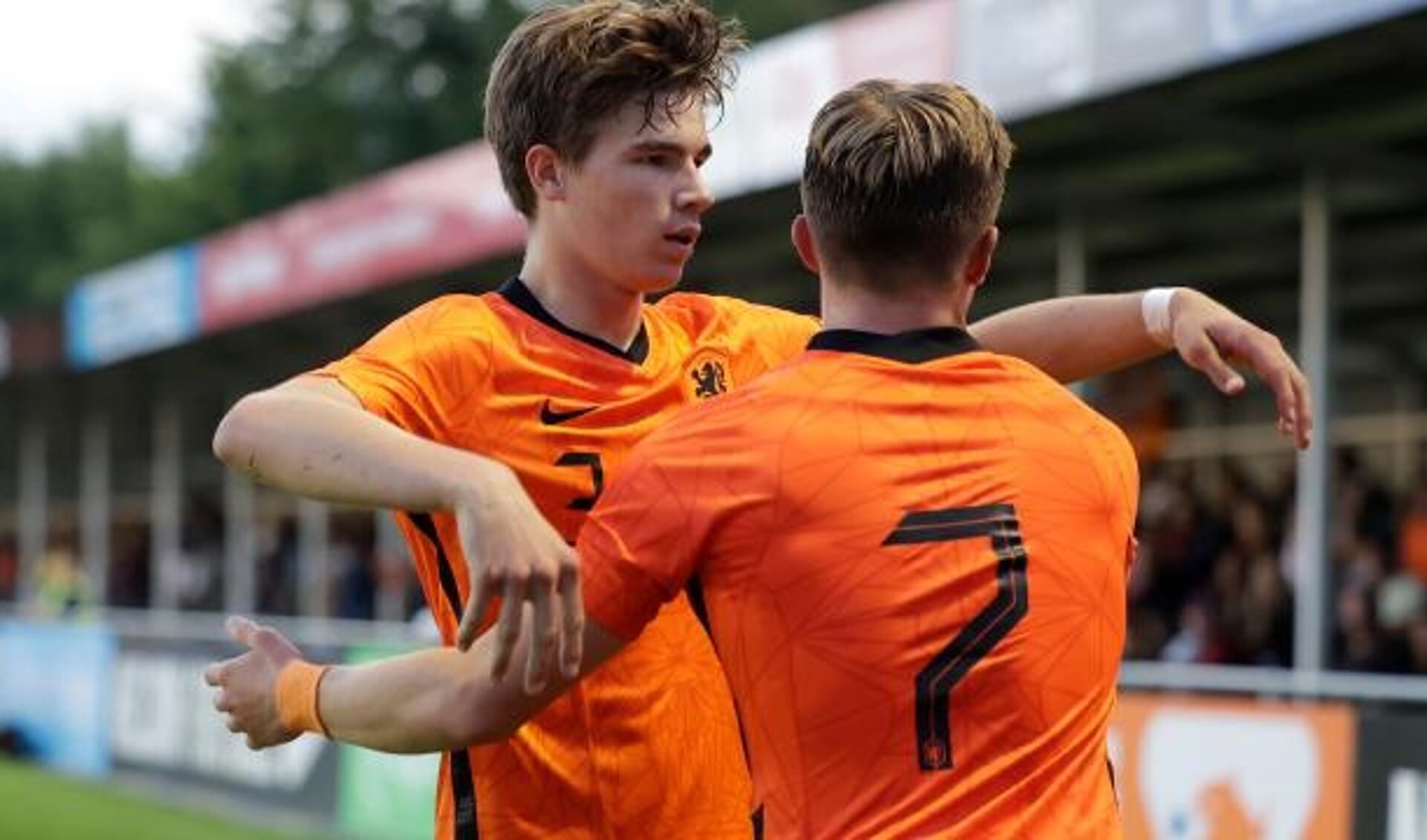 Het Nederlands elftal onder 19 traint in Rolde tijden EK-kwalificatiereeks. 