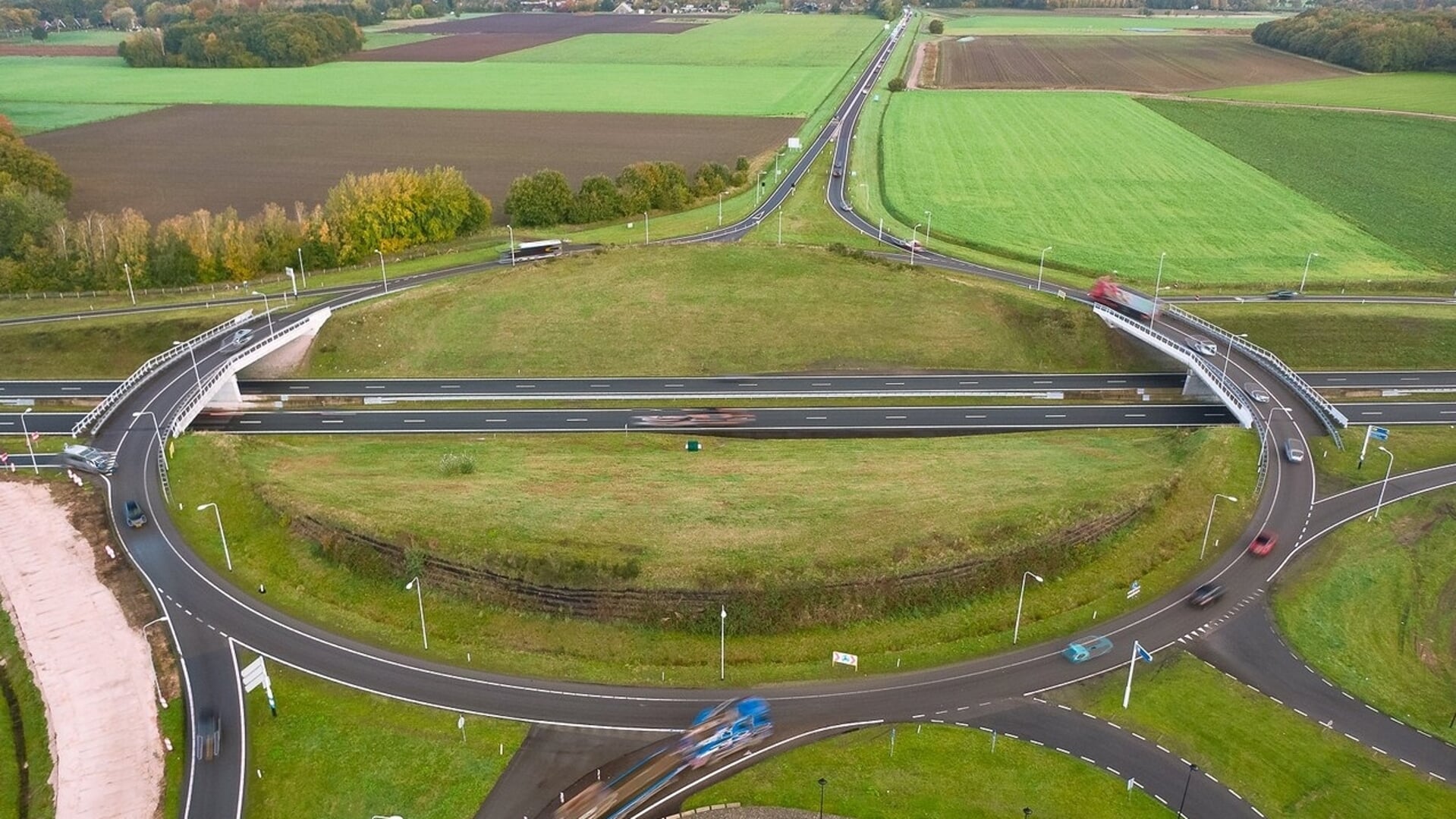 Het verkeersplein op de N34 bij Gieten. (foto: provincie Drenthe)
