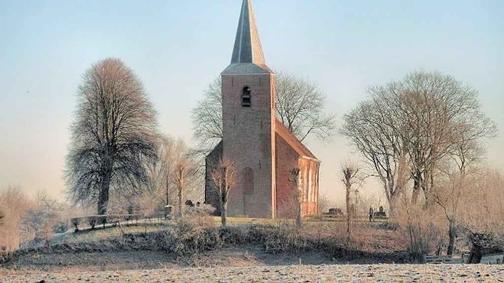 In Eenum staat een van vier kerken die op de route liggen (foto Teunis Haveman).