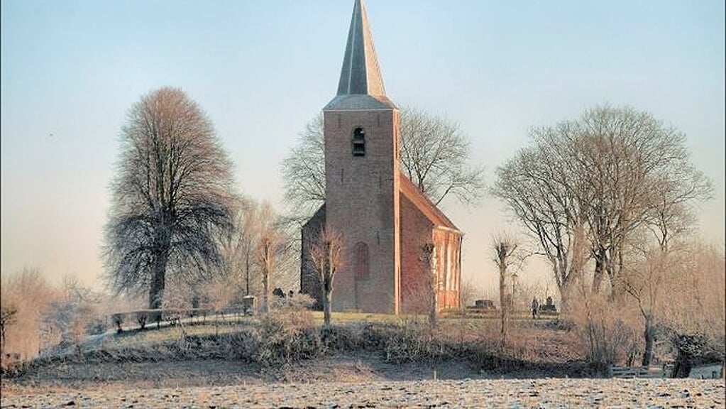 De kerk van Eenum, een van de startlocaties van de succesvolle wandeltocht.