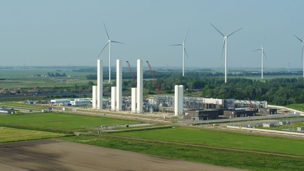 De nieuwe stikstoffabriek in Zuidbroek zal naar verwachting in oktober operationeel zijn. (foto: Gasunie)
