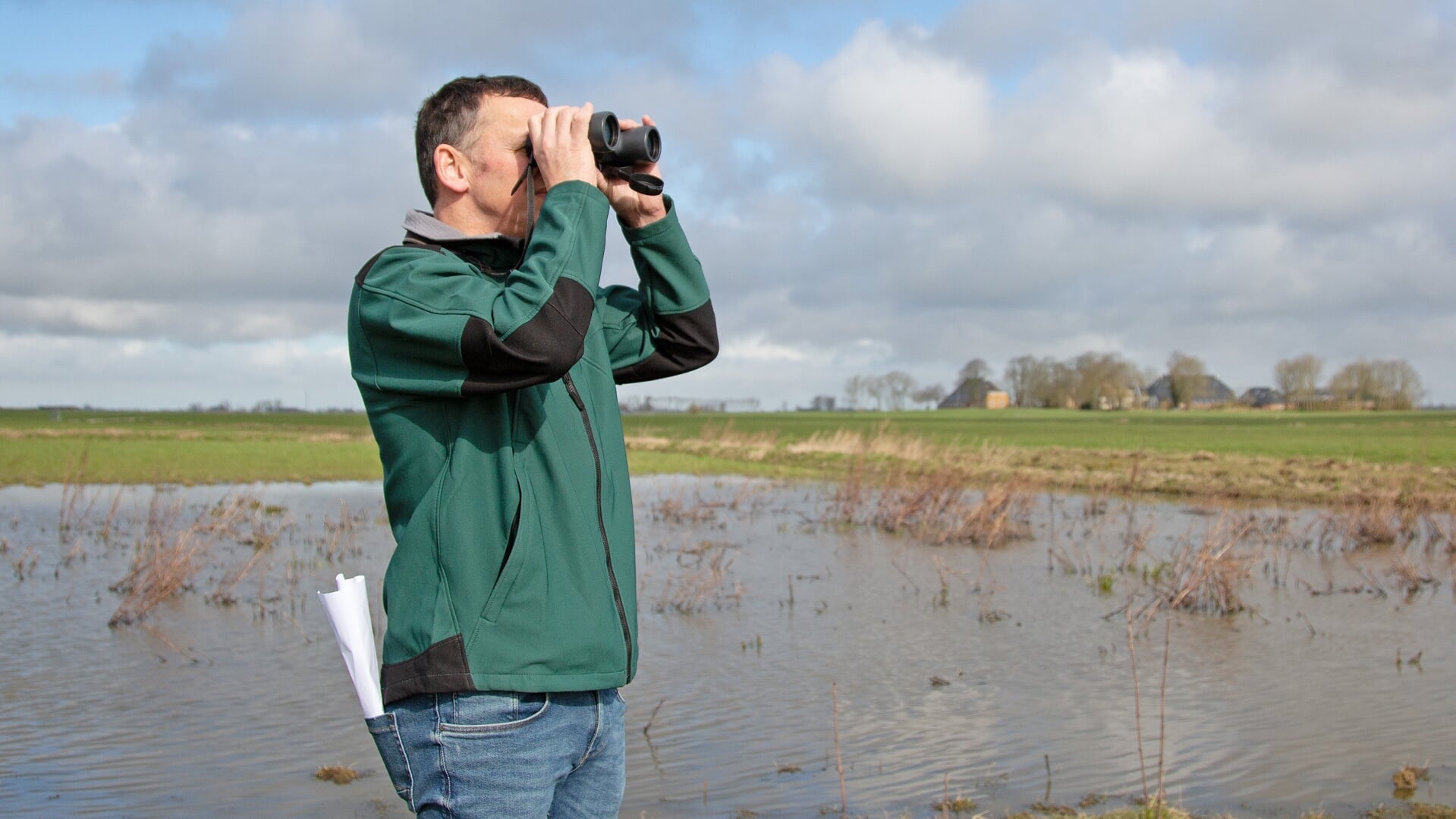 Weidevogelbeschermers helpen de boeren om nesten in kaart te brengen. Foto: Collectief Groningen West.