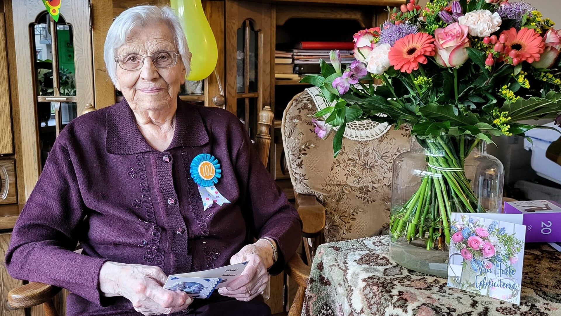Zwaantje Wesseling uit Vlagtwedde heeft zondag haar 102e verjaardag mogen vieren. (eigen foto)