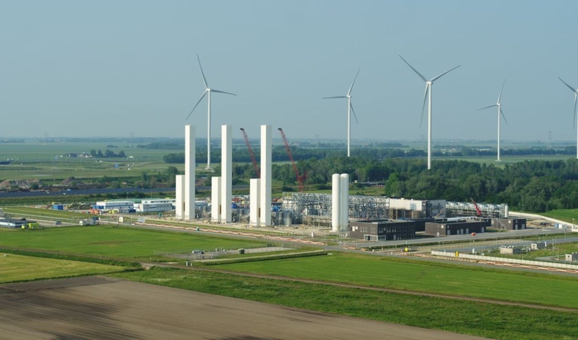 De nieuwe stikstoffabriek in Zuidbroek zal naar verwachting in oktober operationeel zijn. (foto: Gasunie)