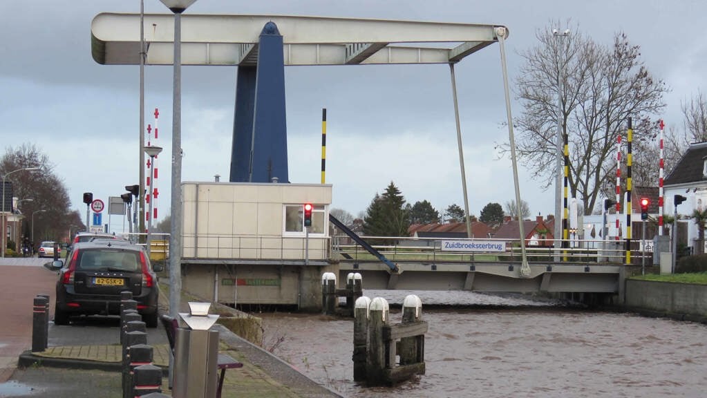 De Zuidbroeksterbrug, een van de bruggen in de gemeente Midden-Groningen.