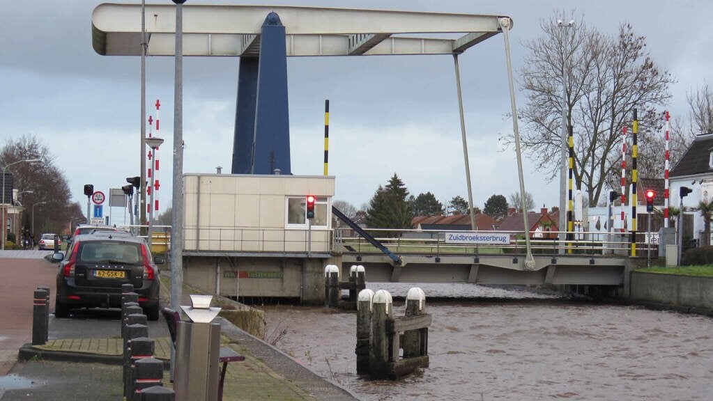 De Zuidbroeksterbrug, een van de bruggen in de gemeente Midden-Groningen.