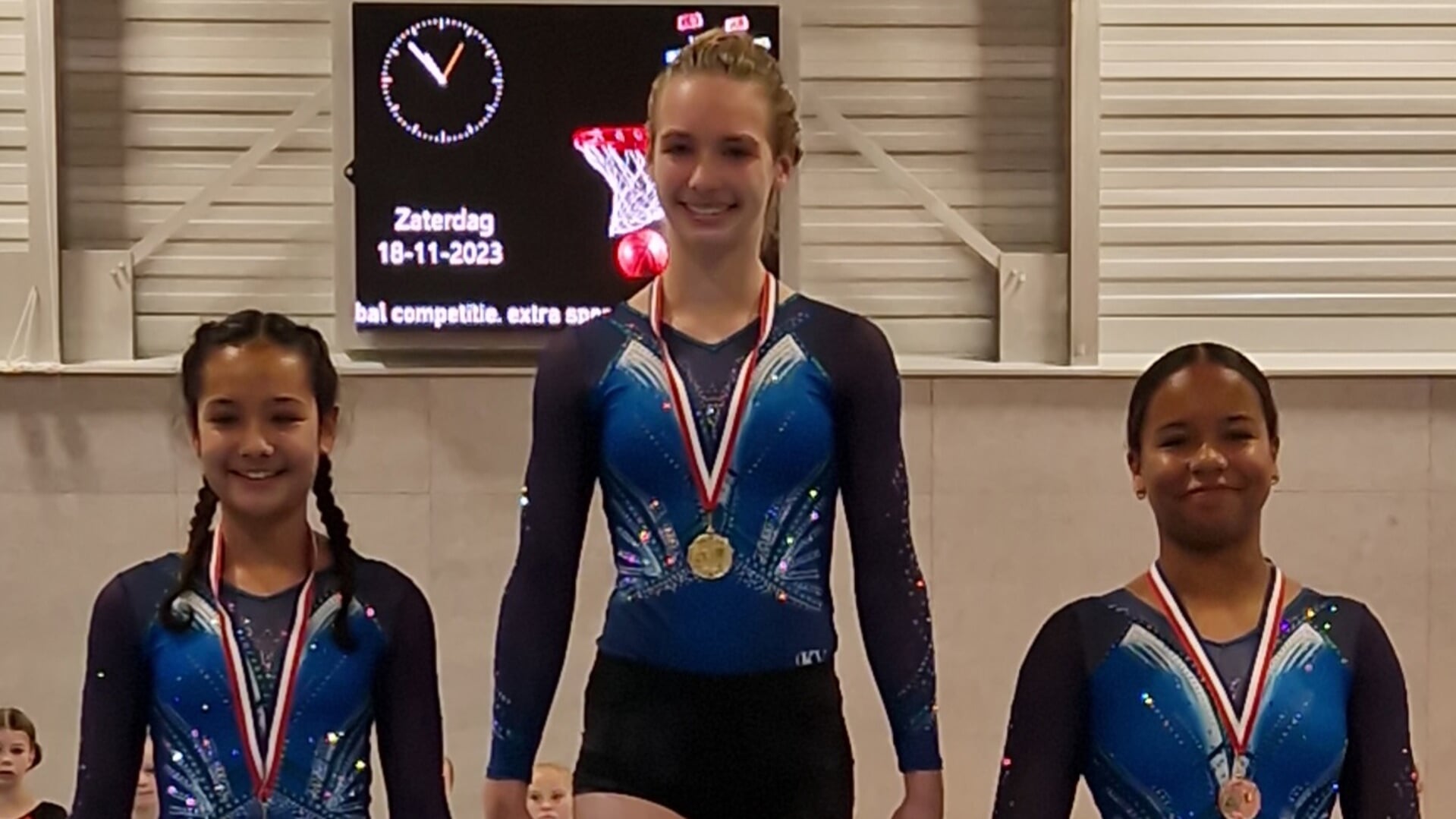 Lotus Sie, Jorien Kadijk en Bendu Sharif vormden de top 3 in de categorie Jeugd E tijdens de wedstrijd in Eelde. (eigen foto)