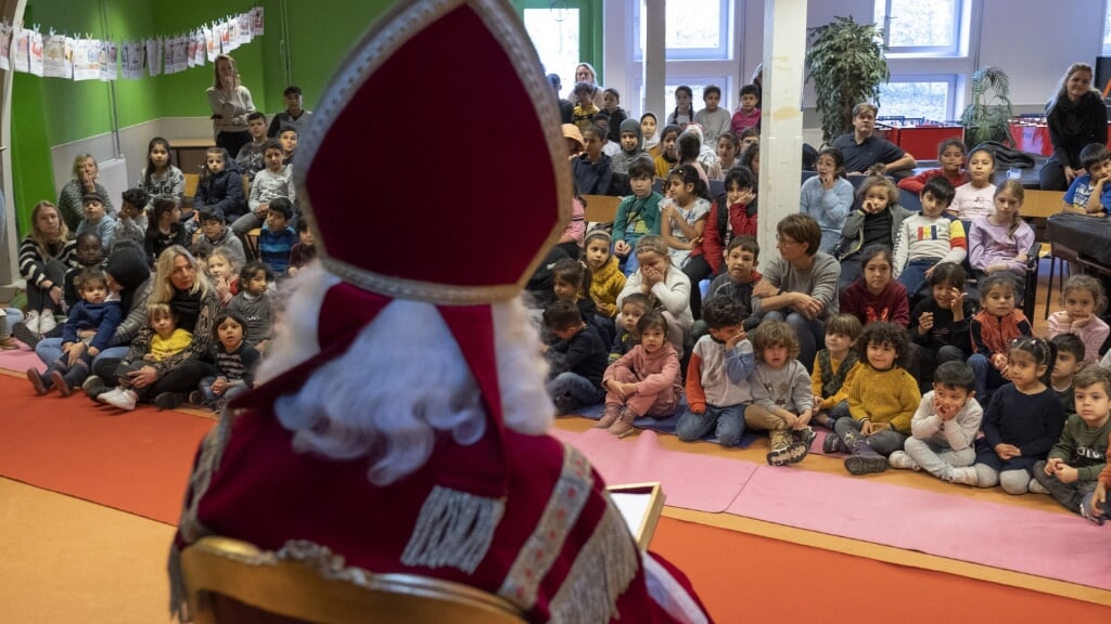 Sinterklaas is van onschatbare waarde voor de kinderen in de asielzoekerscentra.
