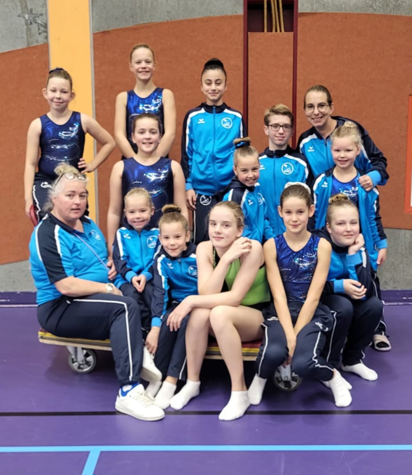 De trampolinespringers van Suiz.