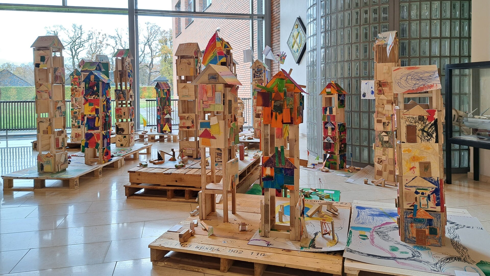 De 'Stapelstad' in het gemeentehuis van Gieten.