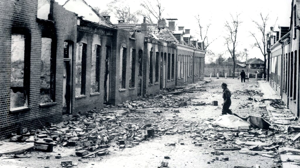 Enorme schade aan de huizen aan de Harmonieweg in Appingedam n 1945 (collectie Joël Stoppels).