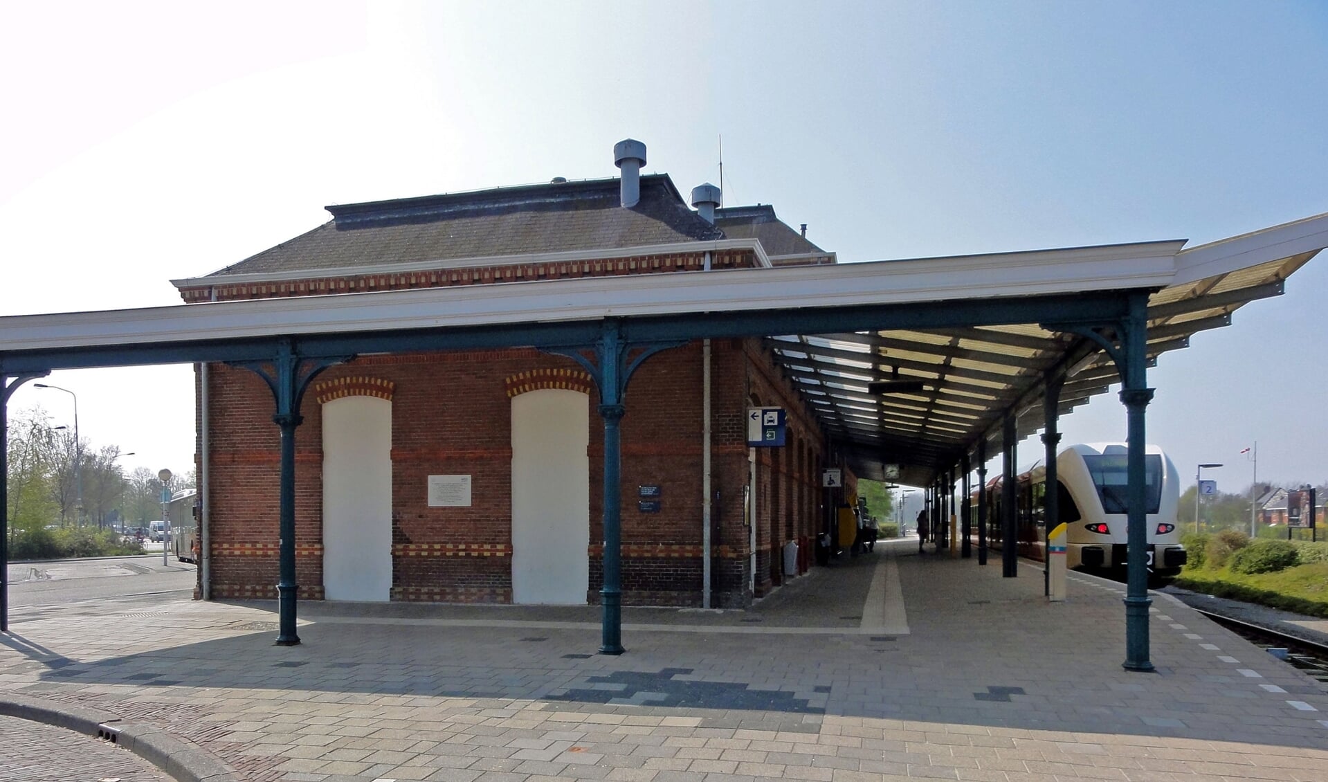 Ook het station in Delfzijl scoort met een 7,2 een ruime voldoende (archieffoto).