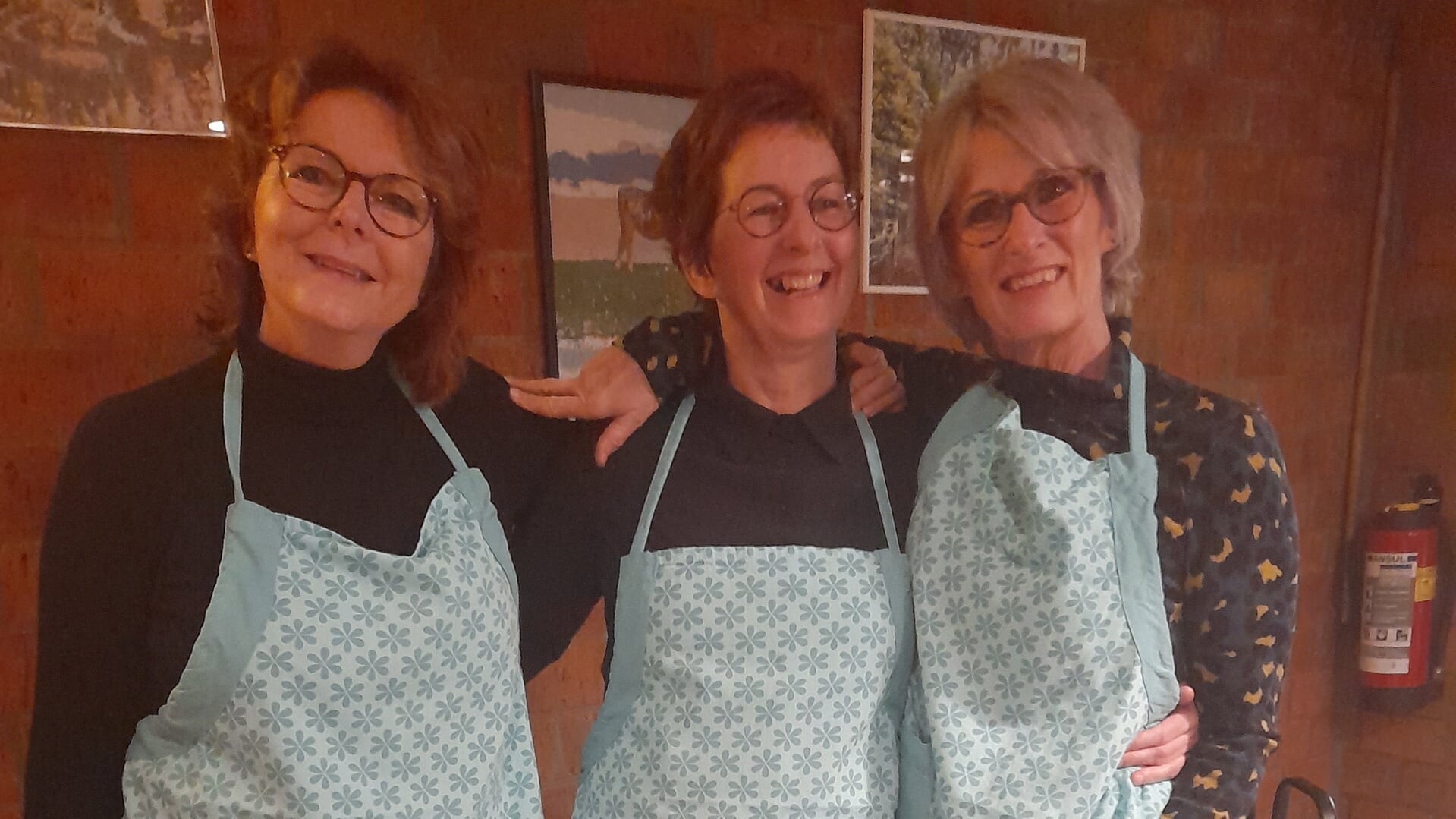 De drie dames die het eetcafé organiseren in Ter Apelkanaal. (eigen foto)