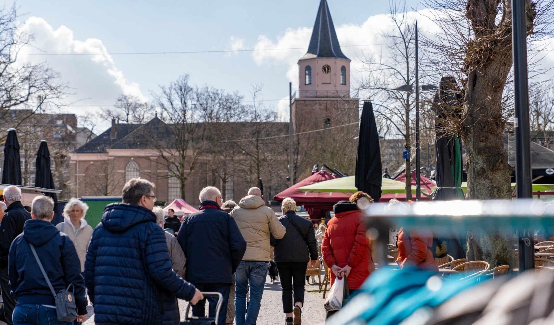 De weekmarkt in het centrum van Emmen staat vrijdag in het teken van Pasen.