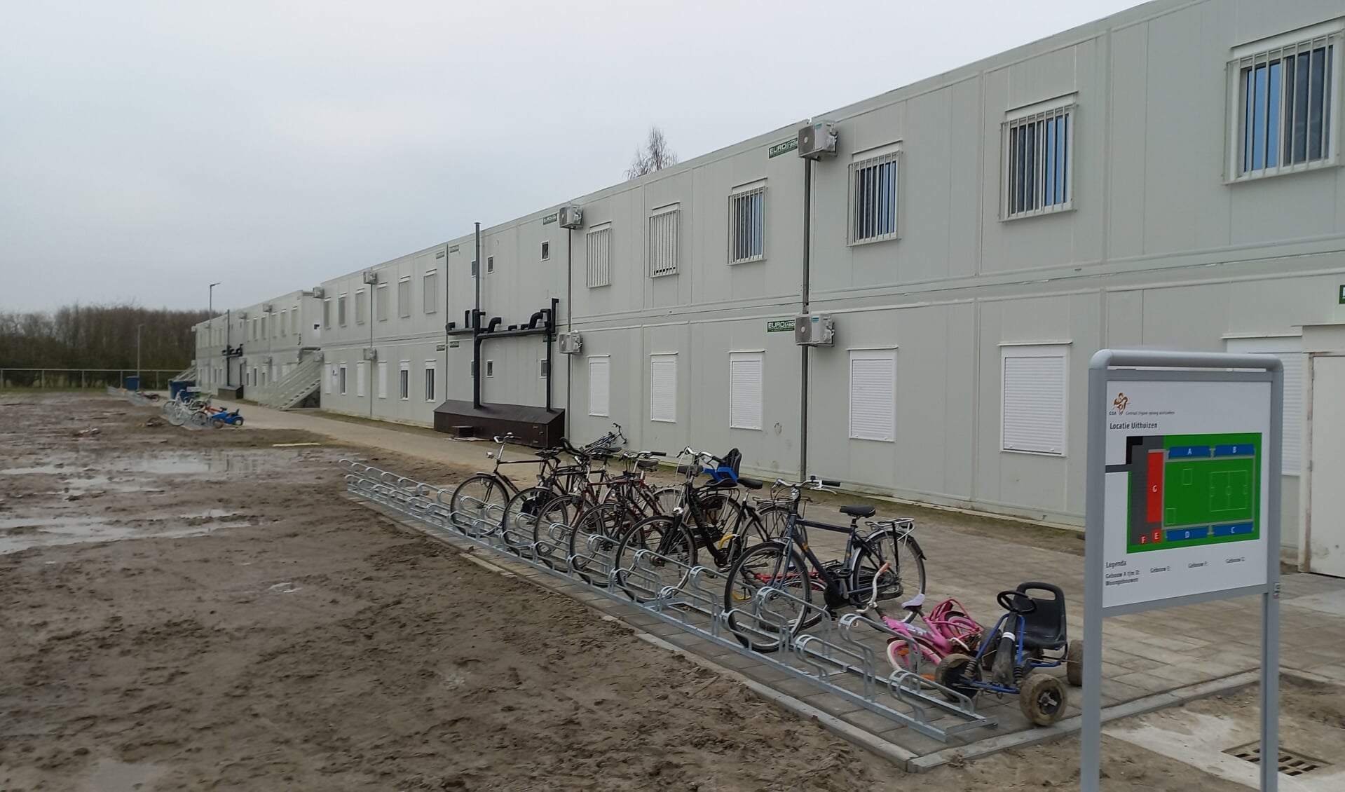 Het containercomplex van het COA aan de Dingeweg in Uithuizen.