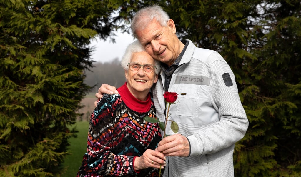 Gijs Wardenburg en Lammie de Wal na 60 jaar nog steeds gelukkig getrouwd. 