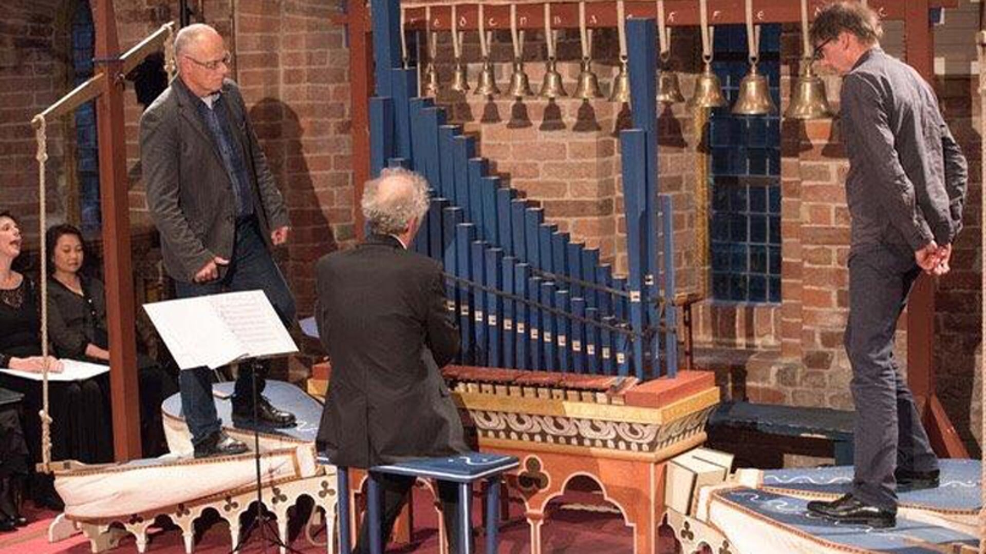 Voor de opvoering wordt onder andere gebruik gemaakt van de replica van een middeleeuws orgel. 