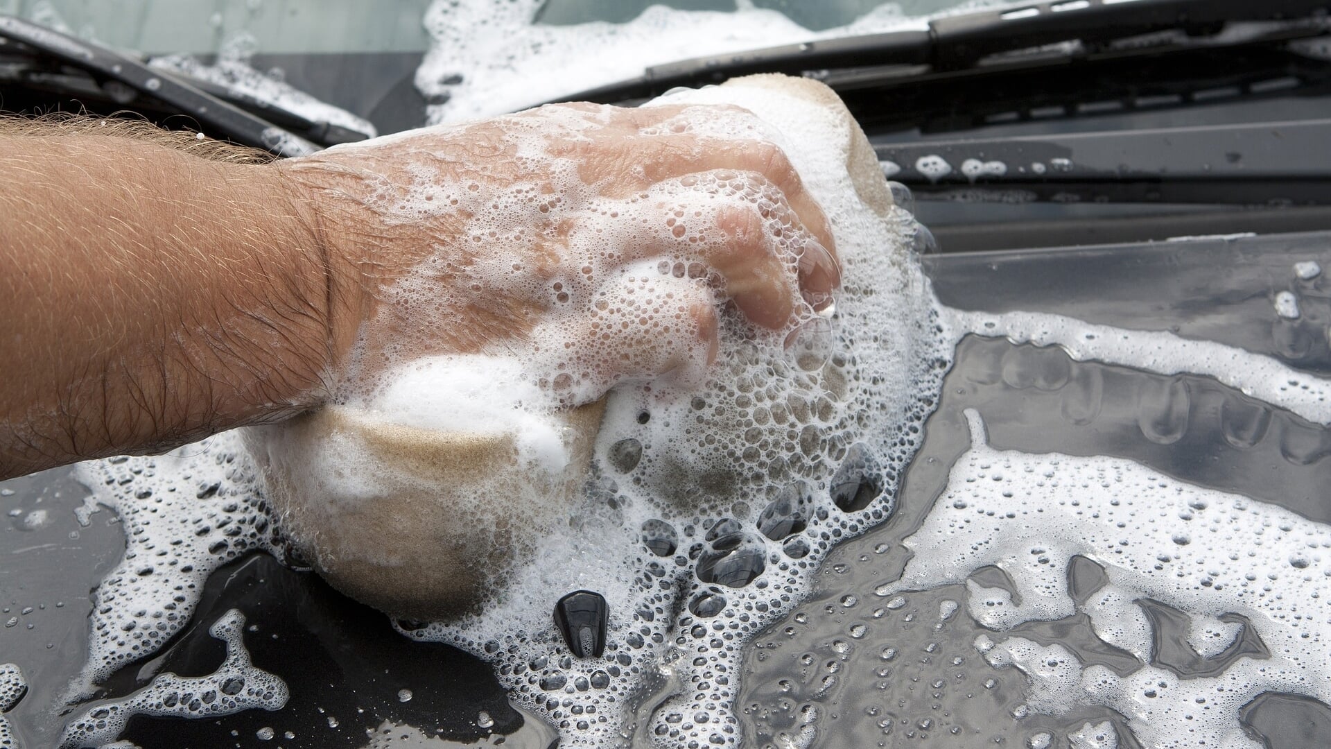 Zuidlaarders kunnen hun auto laten wassen door Scouting Zuidlaren voor een heitje.