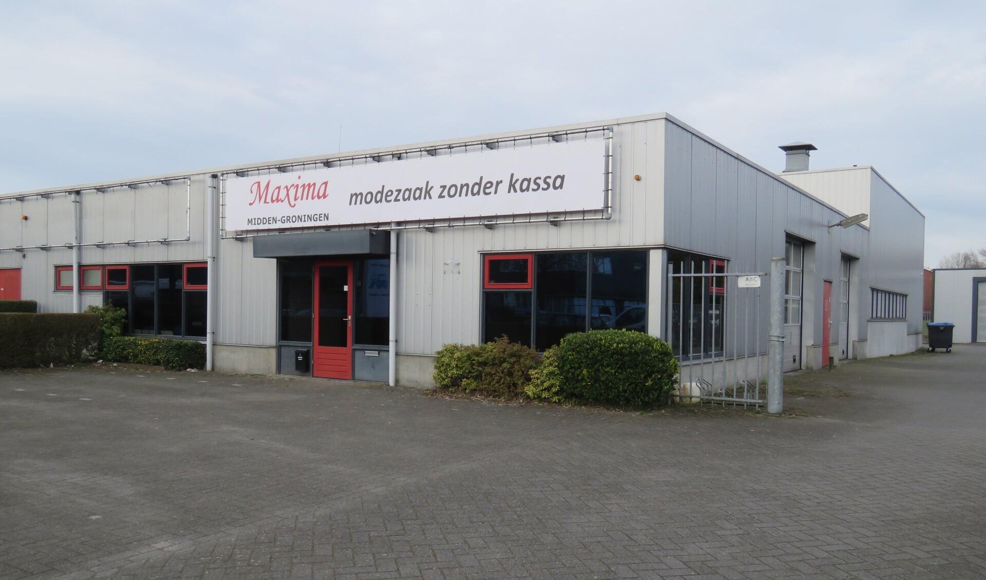 De locatie aan de Vosholen, waar behalve Kledingbank Maxima nu toch ook Speelgoedbank Amalia wordt gevestigd.