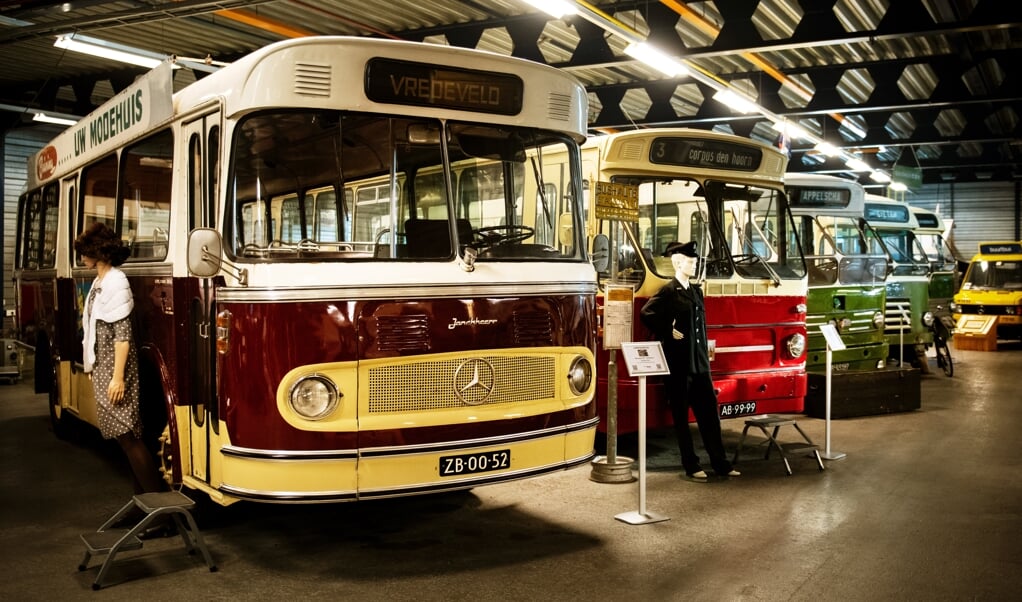 De collectie bussen spelen een prominente rol tijdens de jubileumdag. (foto: Hans Wijninga)