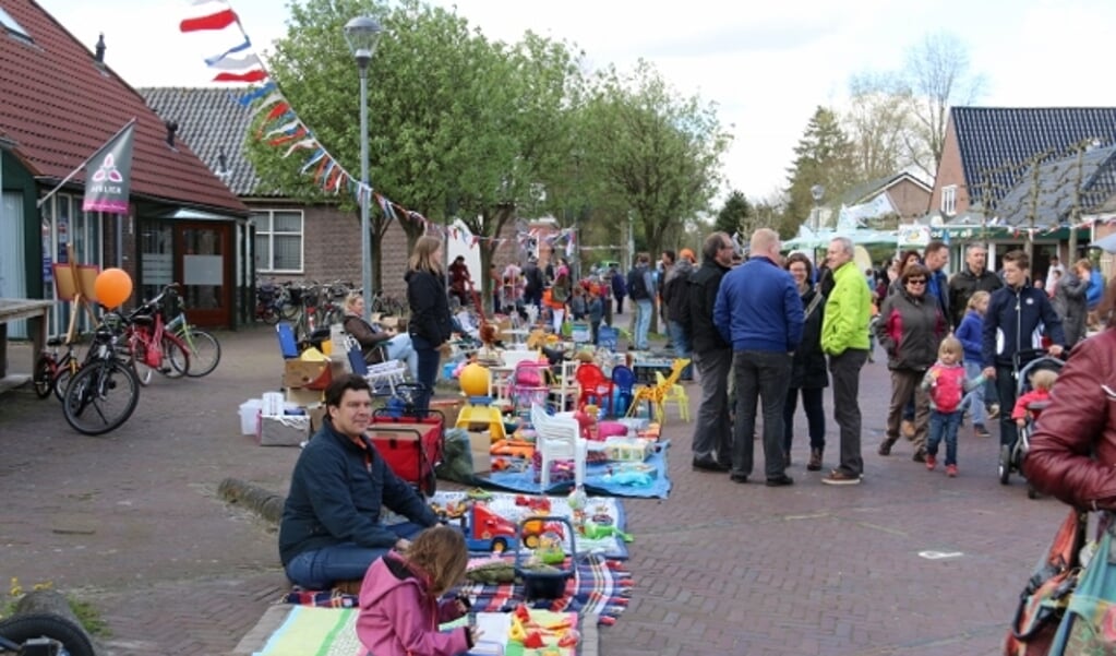Natuurlijk is er ook een vrijmarkt in Vries op Koningsdag. 