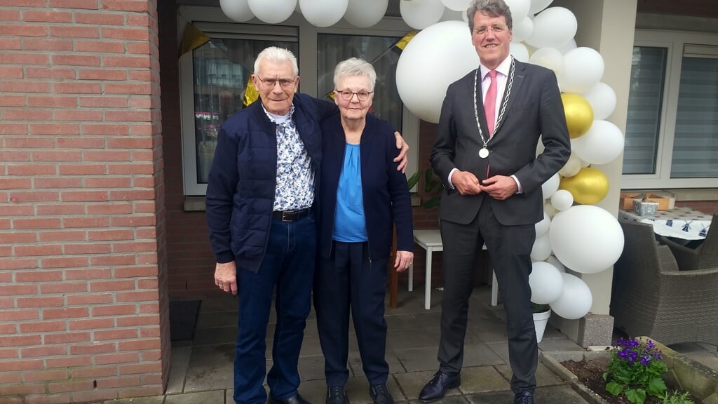 Nellie en Rinus Doek samen met Eric van Oosterhout (foto Bennie Wolbers).