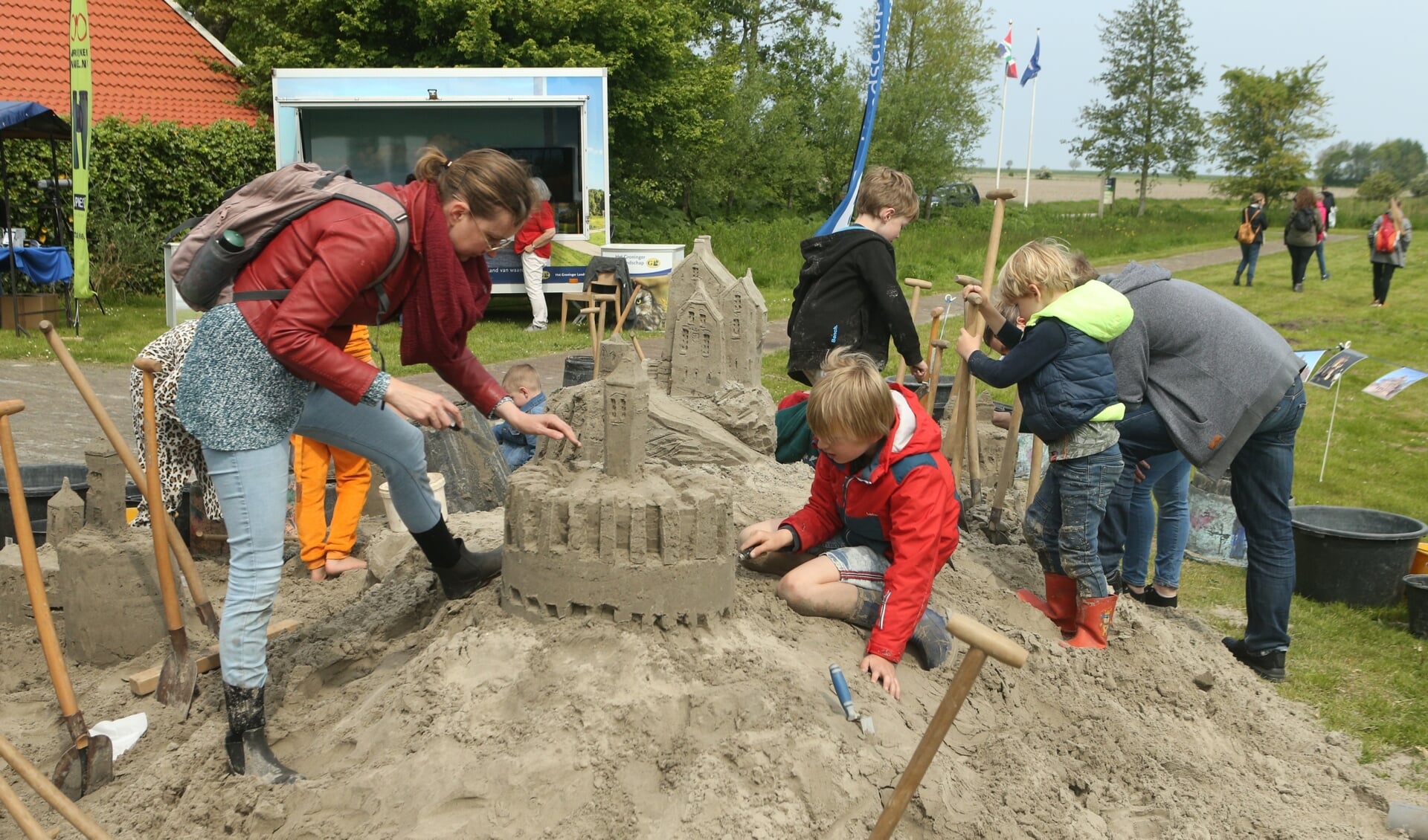 Het bouwen van zandkastelen was populair.