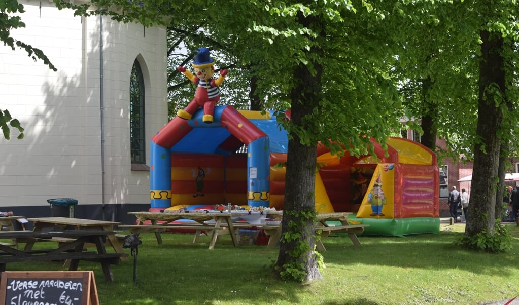 Voor de kinderen zal weer een groot springkussen aanwezig zijn.