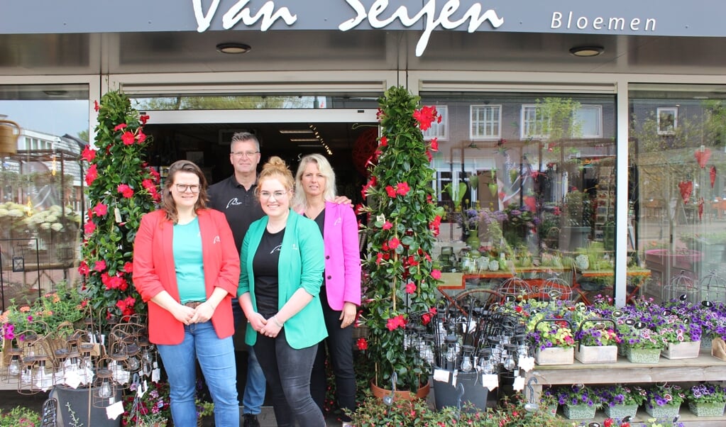 Het team van Van Seijen Bloemen met Esther, Eddie, José en Karina. 