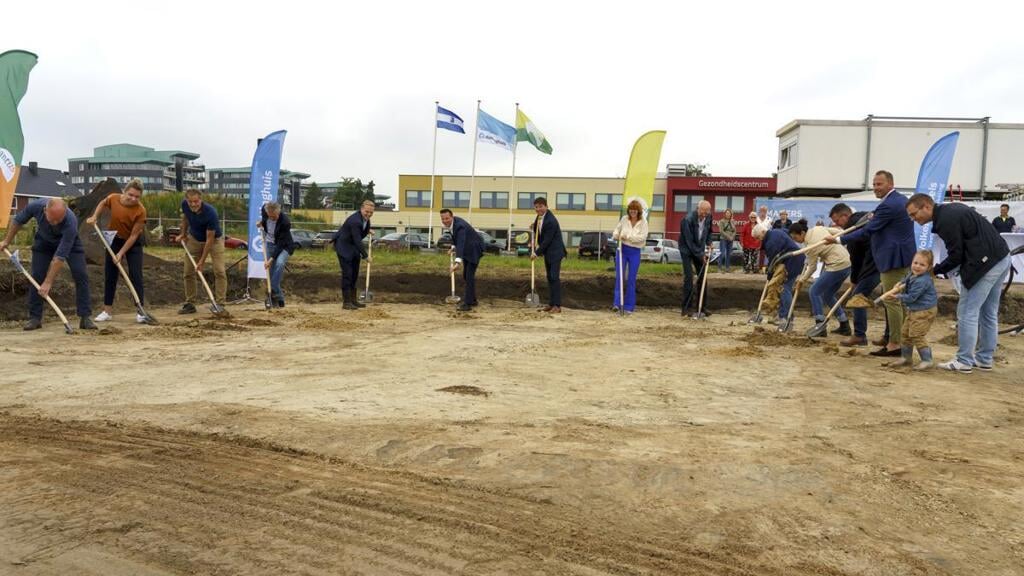 De officiële start van de bouwwerkzaamheden. Foto: Gemeente Veendam.