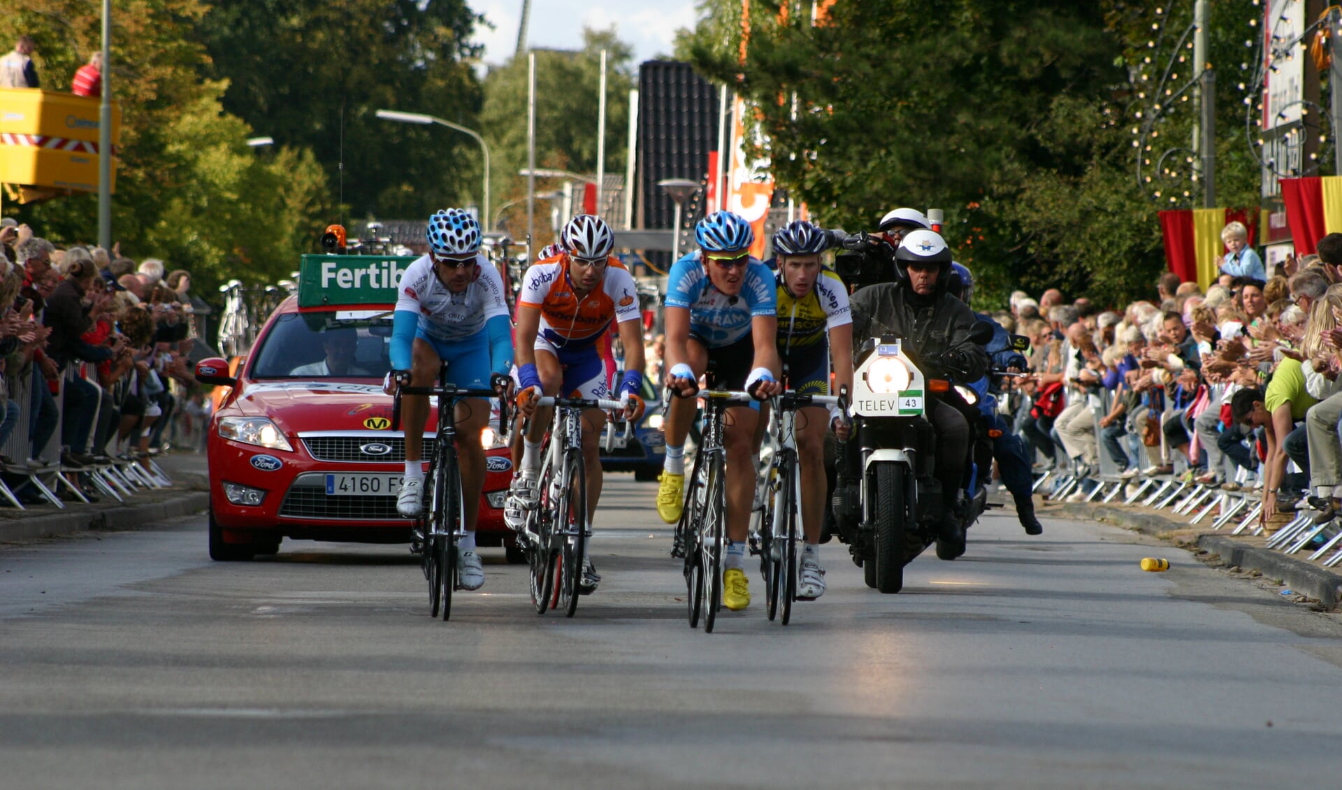 De doorkomst van de Ronde van Spanje in 2009 in Gieten.