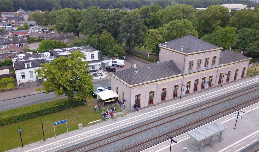 Het Noord-Nederlands Trein & Tram Museum in Zuidbroek vanuit de lucht gezien. (foto: Jos van der Veen)
