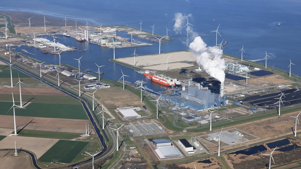 De Eemshaven vanuit de lucht gezien (archieffoto Seaports).