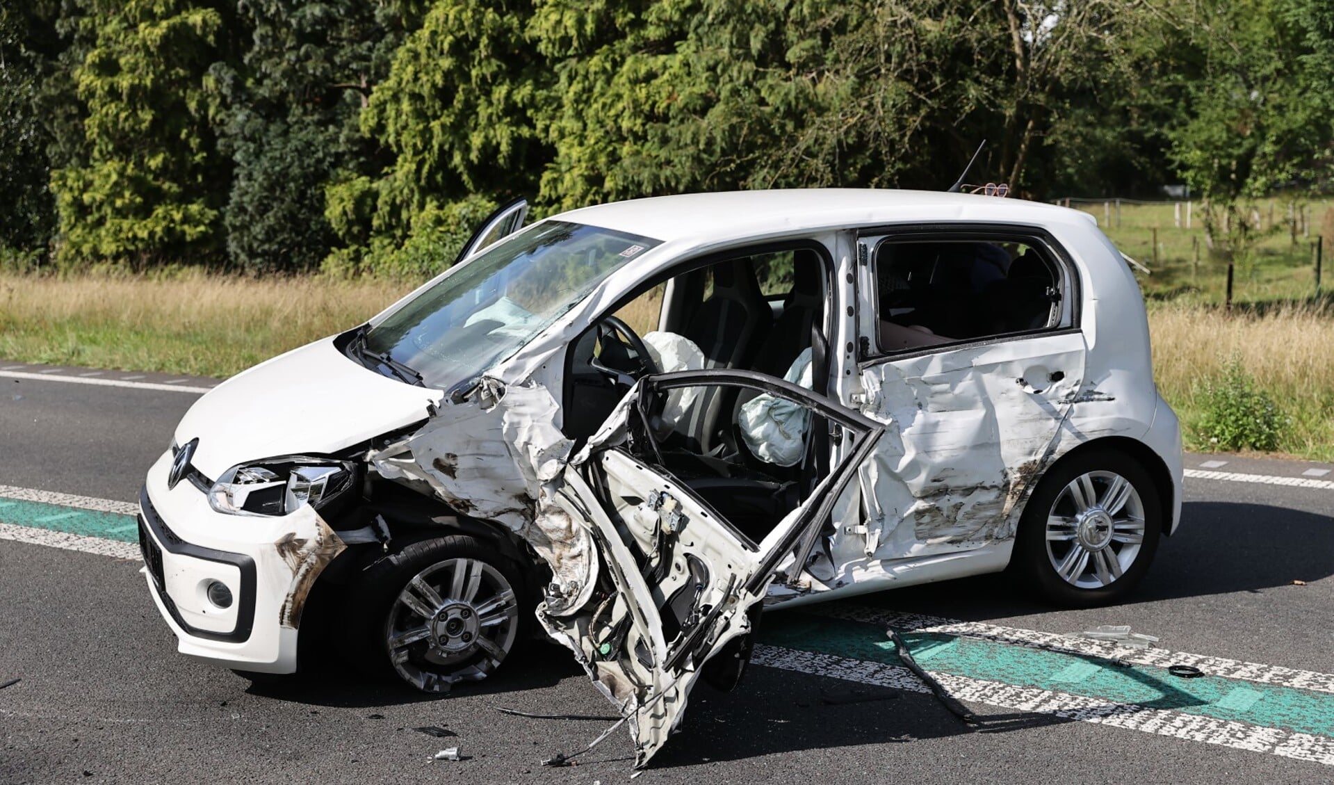 De auto raakte zwaar beschadigd.