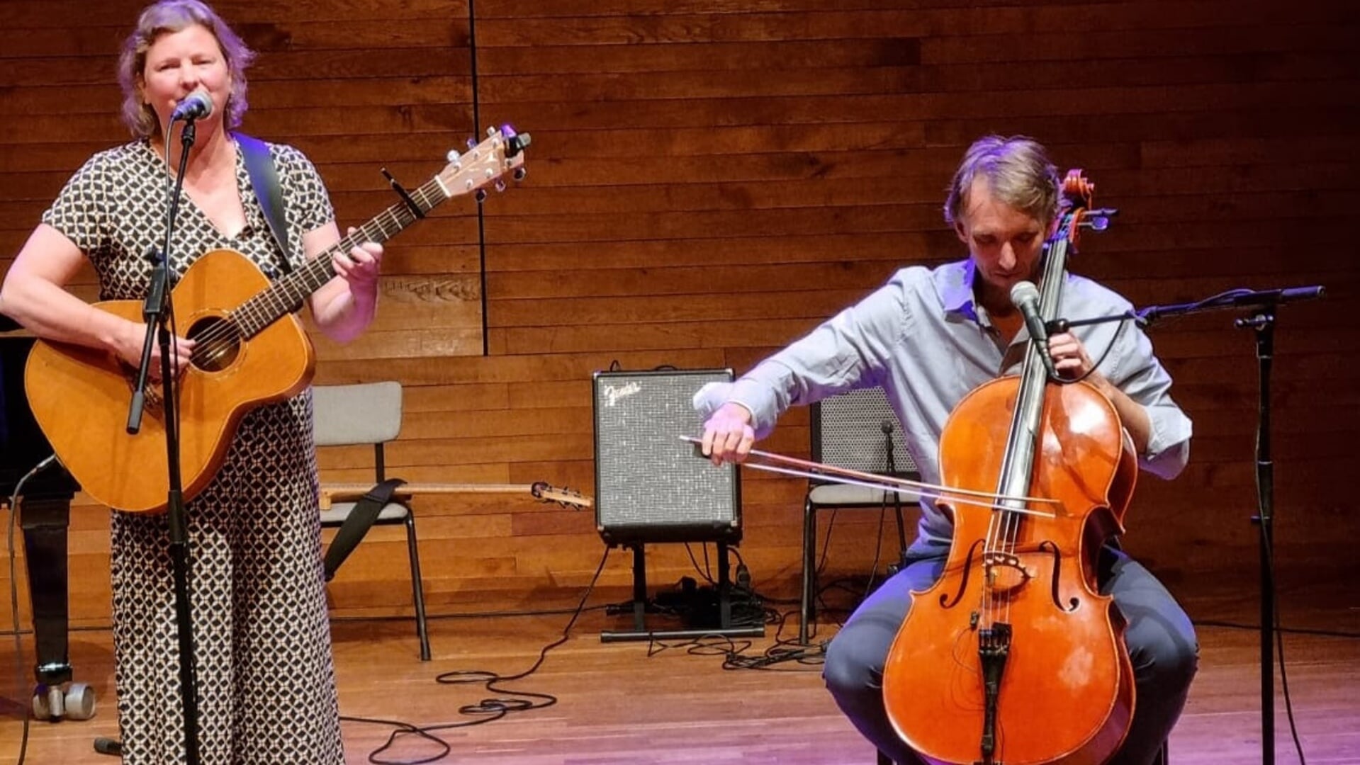 Roos Galjaard en Sebastiaan Wiering komen voor een optreden naar De Ent in Hellum.