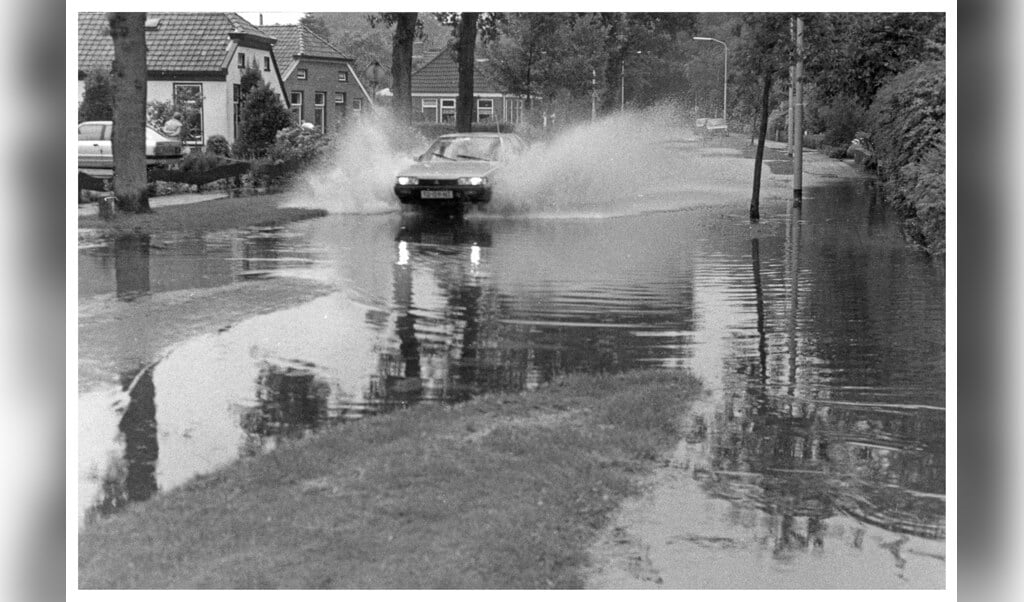 Wateroverlast in Eelde in 1989.
