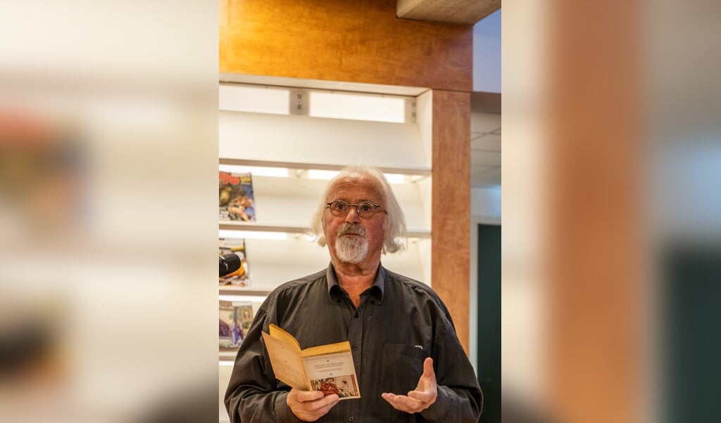Manuel Claasen tijdens een eerdere lezing in de bibliotheek van Stadskanaal. (foto: Jaap Kok/SHC)